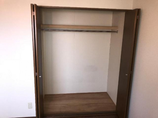 玄関横の洋室収納　上棚あり
