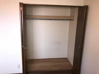 玄関横の洋室収納　上棚あり