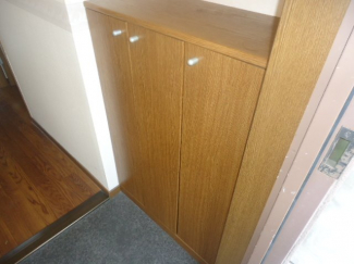 上下にしまえる下駄箱