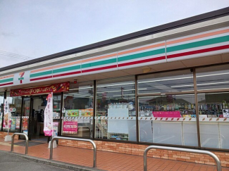 セブンイレブンまで700m