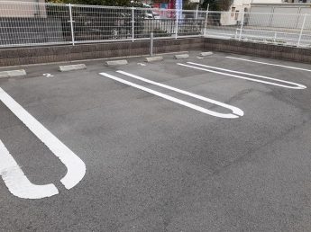 車をお持ちの方に嬉しい駐車場付きの物件です