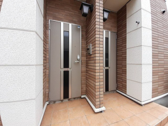 毎日通るエントランスはこのようになっています