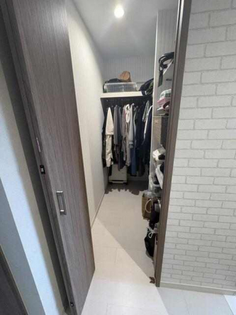廊下脇のウォークインクローゼット