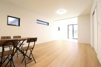 和室を合わせると約２０帖のＬＤＫ。キッチンからお部屋全体が見