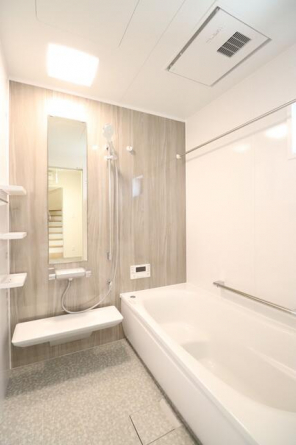 お風呂はＴＯＴＯのサザナを採用。お掃除ラクラクほっカラリ床は