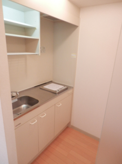 キッチンに冷蔵庫と洗濯機を置くスペースがあります。