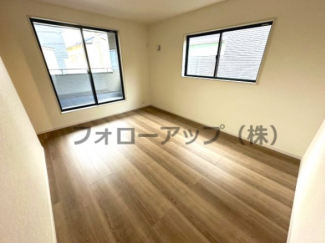 ゆったりした洋室です