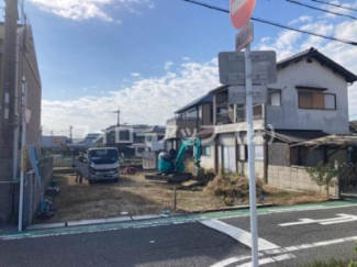 前面道路含む現地写真です