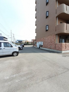 【駐車場】