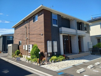 落ち着いた雰囲気の外観です