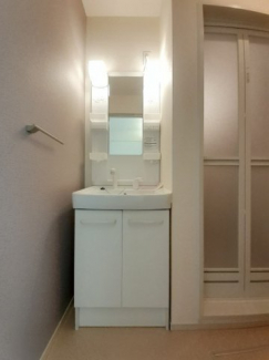 明るい洗面所です