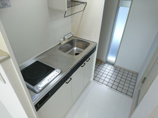 コンパクトなキッチンで掃除もラクラク