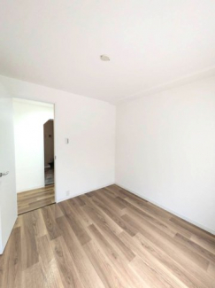 コンパクトで使いやすい洋室です