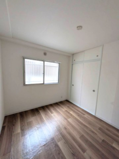 明るい洋室です