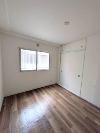 明るい洋室です