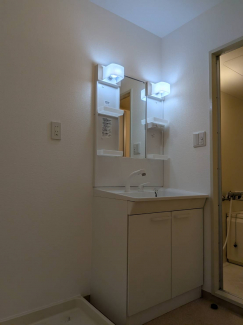 明るい洗面所です