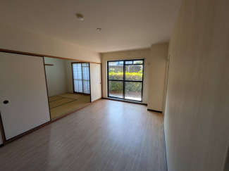 こちらの居間で趣味の時間をお楽しみください