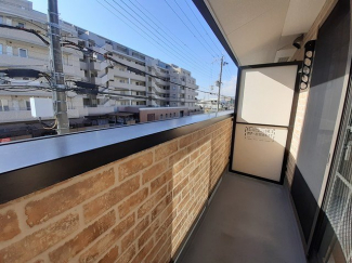 開放的で明るい空間を演出してくれるバルコニーです