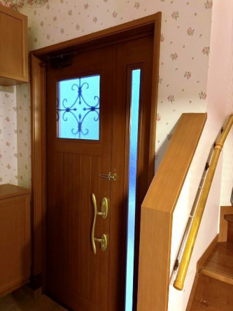 収納もある玄関です