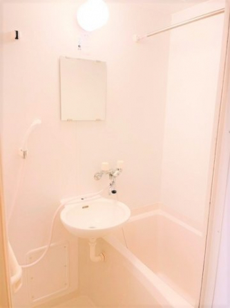 日々の疲れを癒すお風呂付です