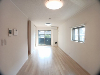 ゆったり過ごせる居間です