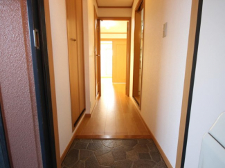 落ち着いた玄関です