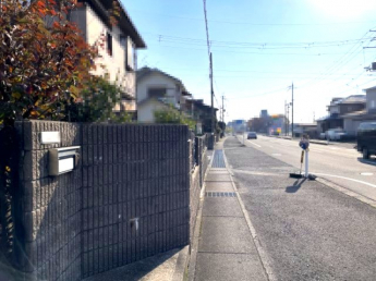 【前面道路含む現地写真】