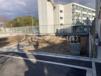 前面道路含む現地写真です