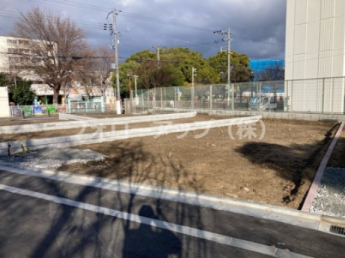 前面道路含む現地写真です