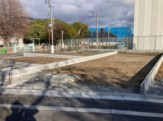 前面道路含む現地写真です