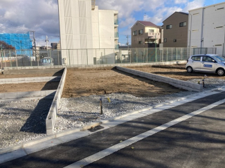 前面道路含む現地写真です