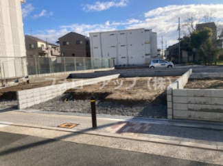 前面道路含む現地写真です