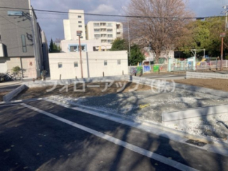 前面道路含む現地写真です