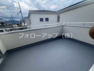 バルコニーからの眺めを楽しみながら食事をしませんか