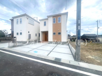 前面道路含む現地写真です