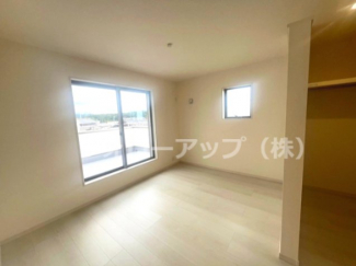 使い勝手のいい洋室です