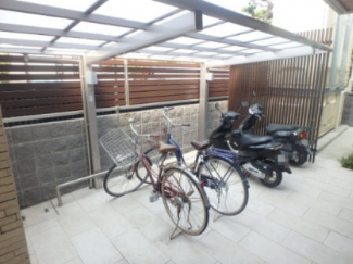 屋根付き駐輪スペースです