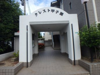 落ち着いたエントランスです