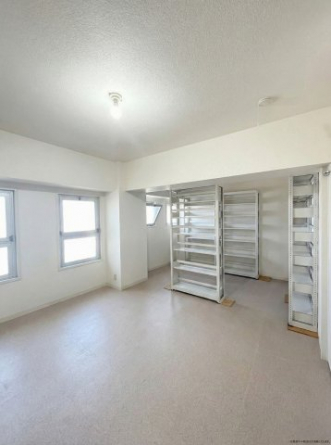 ゆったりした洋室です