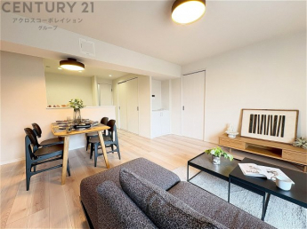 リビングダイニングは家族や友人とのコミュニケーションを楽しむ場所でくつろぎながら食事や会話を楽しめ、多目的に利用できリラックスできる空間です。家庭内の中心として機能し、快適な生活をサポートします。
