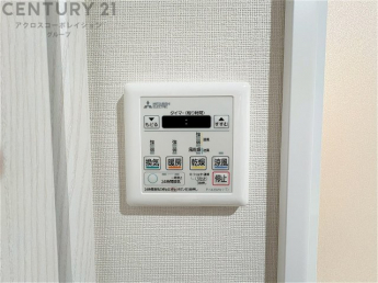 暖房機能があるため、冬場でも温かい浴室で入浴でき、乾燥機能があるため、水気を素早く取り除けます。また、換気機能があるため、湿気を素早く排出してカビや雑菌の発生を防ぐことができます。
