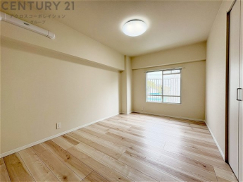 創造性や成長を促す遊びの空間を提供。学習や趣味に集中できる環境を整えます。個別のプライベートスペースは自己表現と自立心を育み、心地よい睡眠環境を整えリラックスできる場所を提供。
