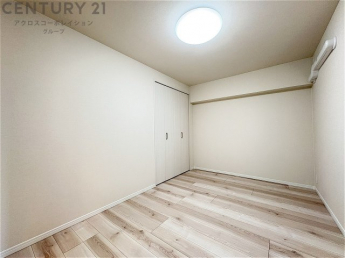 リラックスできるプライベート空間で、快適な睡眠をサポート。個人の好みに合わせたインテリアや寝具で心地良さを追求。プライベートな時間を過ごし、リフレッシュする場所におすすめです。
