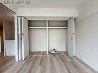 衣類やアクセサリー、小物類の収納が便利で整理整頓がしやすく、部屋の美観を保ちつつ、スペースを最大限に活用できます。衣服のしわやダメージを防ぎ、長持ちさせることができます。
