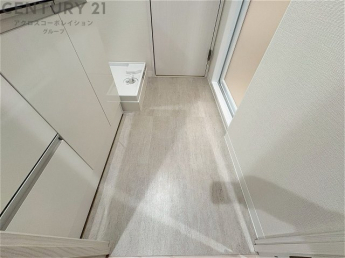 衣服の収納や脱ぎ着や整理整頓がしやすく、湿った衣類を乾燥させるスペースがありカビや臭いの発生を防ぎます。床の汚れを他の部屋に持ち込まず清潔を保つことができます。また快適な入浴環境の整備にも役立ちます。