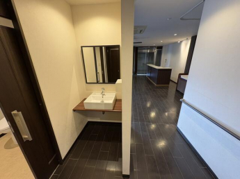 近江八幡市桜宮町の店舗事務所の画像