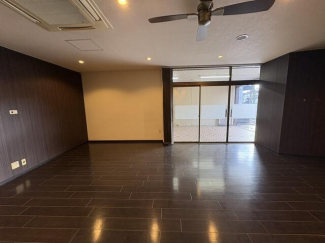 近江八幡市桜宮町の店舗事務所の画像