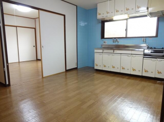 洋室側から見たダイニング