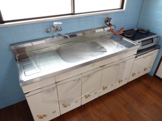 窓のあるキッチンです窓