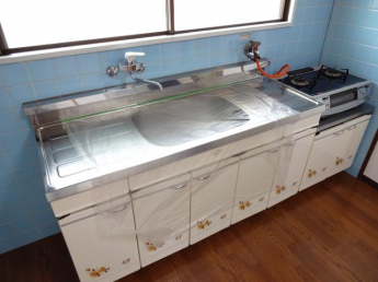 窓のあるキッチンです窓